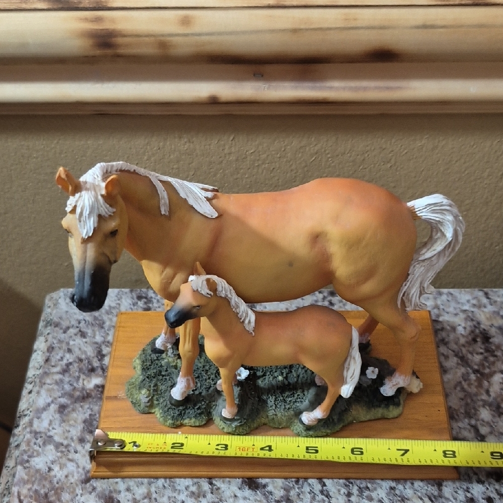 Source Unknown Tan and White Horse Sculpture - Picture 3 of 7